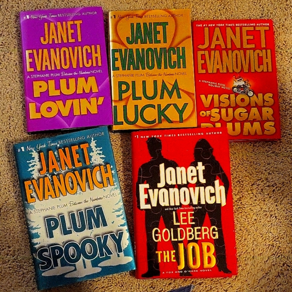 Lot of Janet Evanovich Books